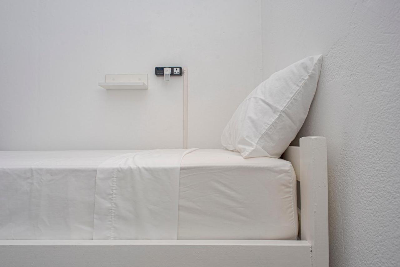 Standard Twin Room with Shared Bathroom,1483749965:JPEG